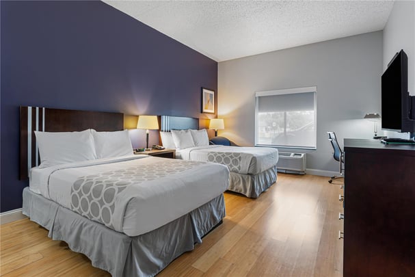 Accessible 2 Queen Rollin