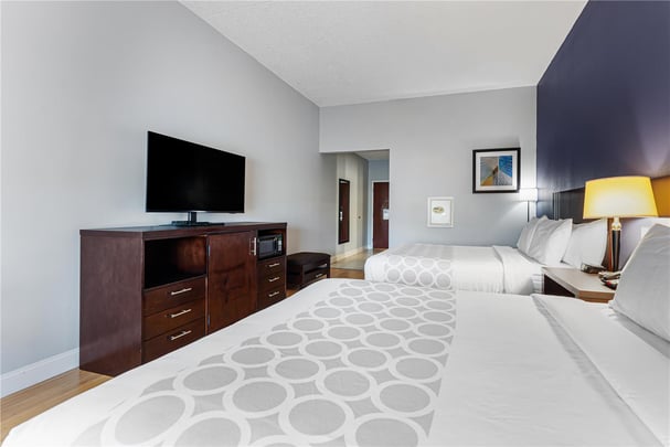 Accessible 2 Queen Rollin