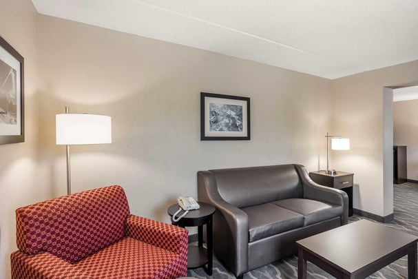 King Suite Livingroom