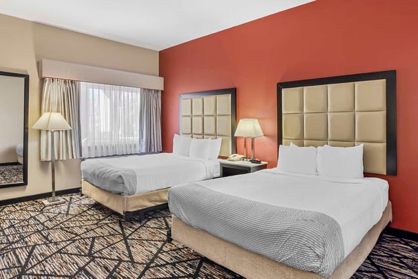 Accessible 2 Queen Tub