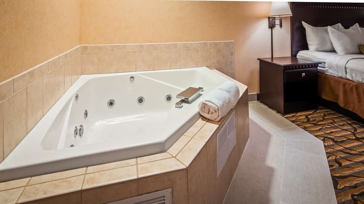 King Room with Whirlpool Tub