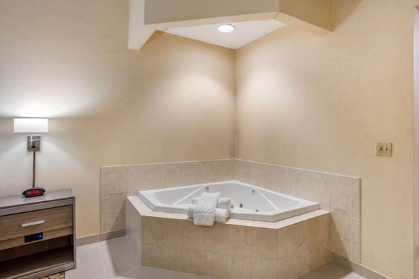 King Room with Whirlpool Tub