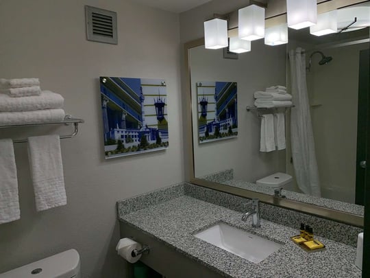 Double Queen Suite Vanity