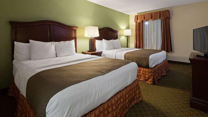 2 Queen Suite 1 of 2