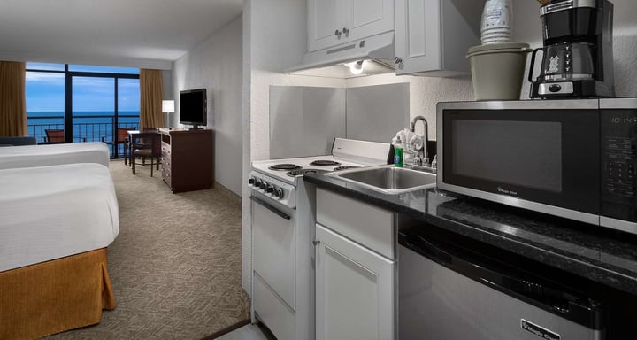 RM QUEEN EFF Kitchen