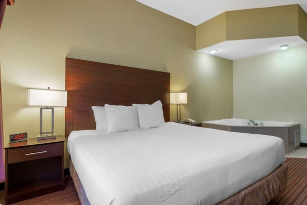 King Guest Room with Jacuzzi