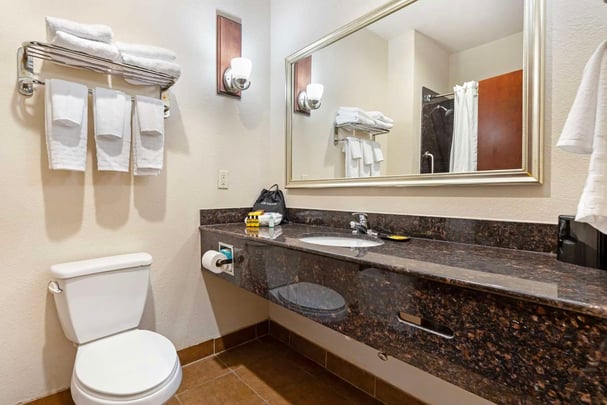 Two Queen Jr Suite Bathroom