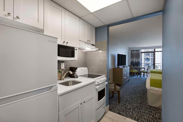 2 Queen Guestroom with Balcony and Kitchenette