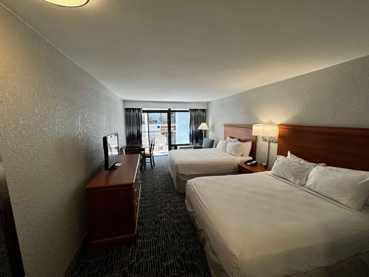 2 Queen Guestroom with Balcony and Kitchenette - Lower Floor