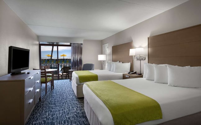 2 Queen Guestroom with Pool-View Balcony