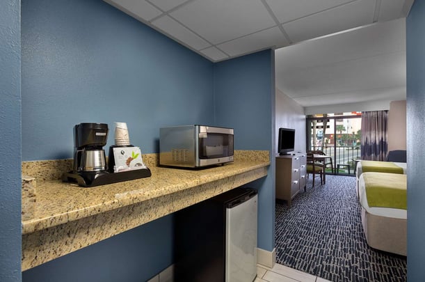 2 Queen Guestroom with Balcony