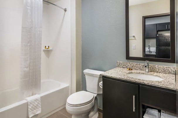 Double Queen Suite - Guest Bath