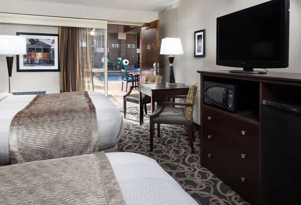 Double Queen Poolside