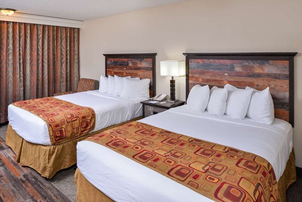 Two Queen Guest Room - Poolside