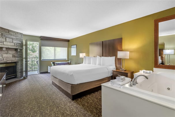 King Private Balcony Jacuzzi