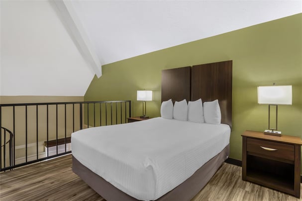 BW PigeonForge TN HTEJAU