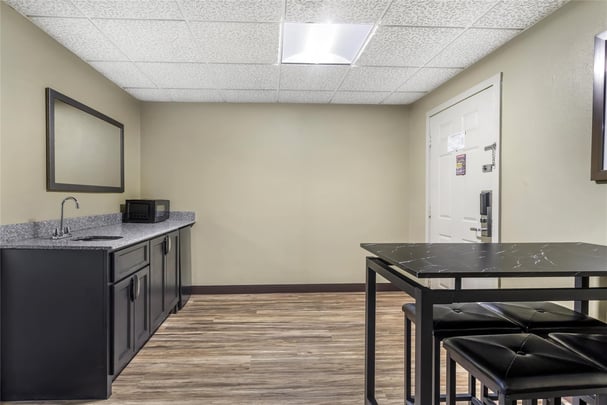 BW PigeonForge TN HTEJAU