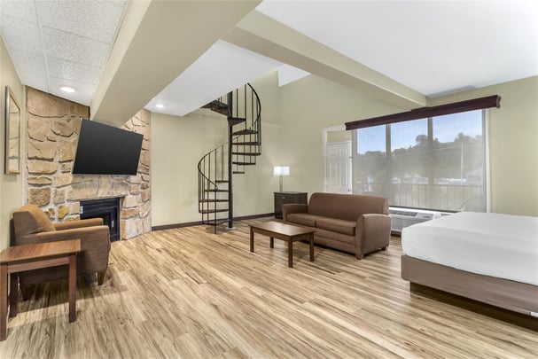 BW PigeonForge TN HTEJAU