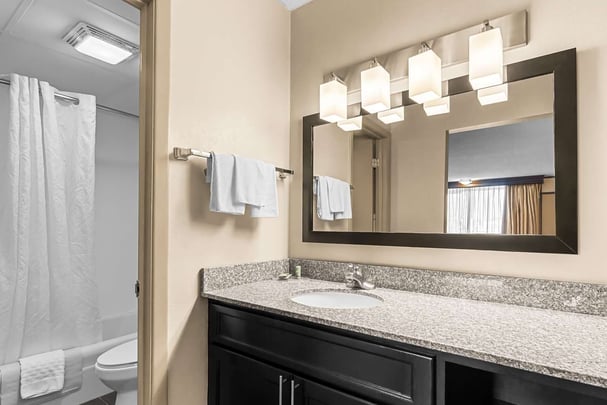 Double Queen - Guest Bath