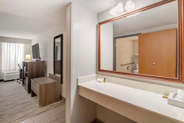 ADA King w/ Roll-In Shower