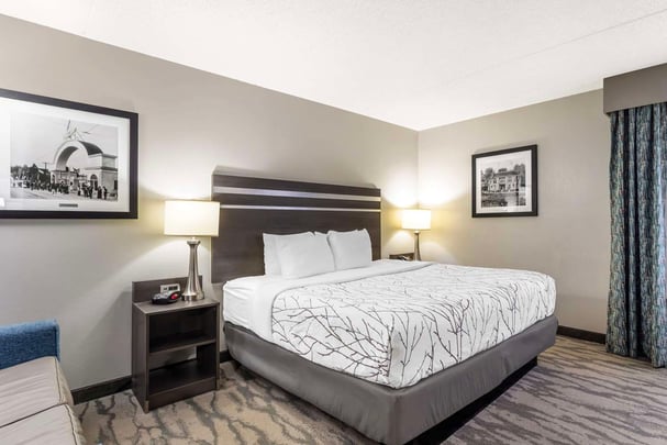 ADA King w/ Roll-In Shower