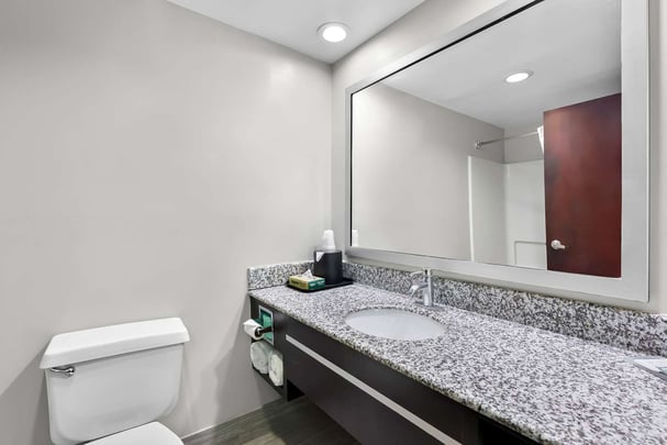 Double Queen Suite Bath