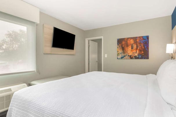 King Suite w/ Kitchenette