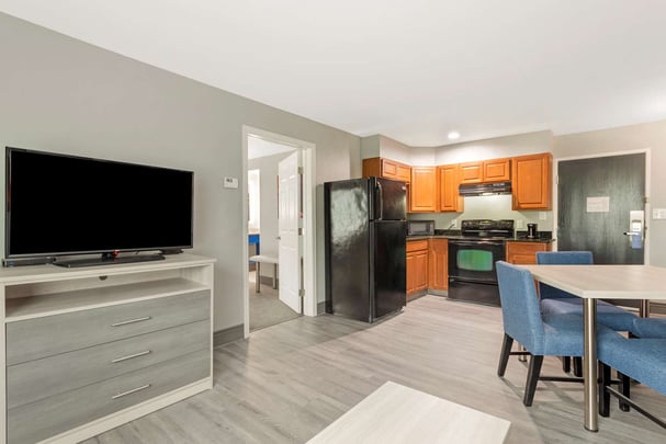 King Suite w/ Kitchen