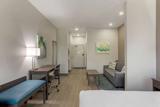 King Guest Room with Sofa Bed