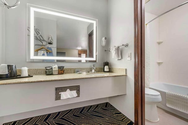 Double Beds - Smoking - Guest Bath