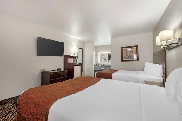 Double Beds - Smoking