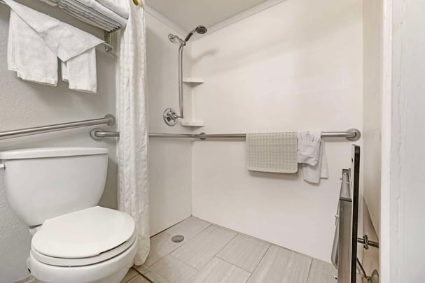 ADA Double Queen - No Smoking - Guest Bath