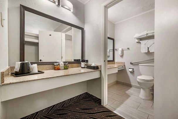 ADA Double Queen - No Smoking - Guest Bath