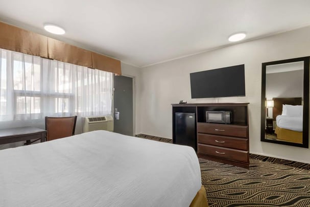 ADA Double Queen - No Smoking