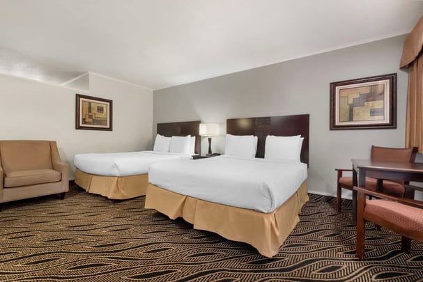 Double Queen - Smoking