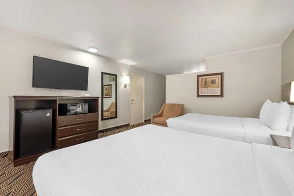 Double Queen - Smoking