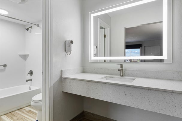 Double Queen - Guest Bath