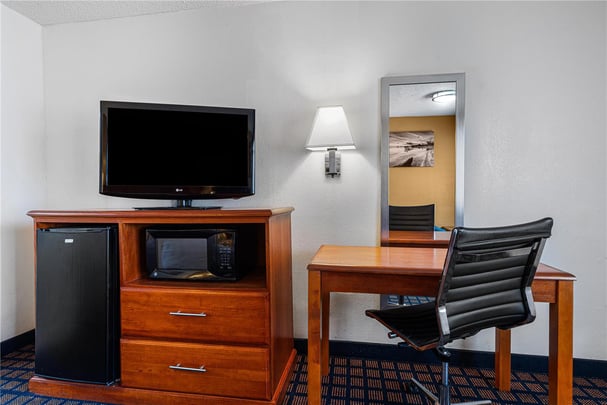 ADA Queen - Roll-In Shower