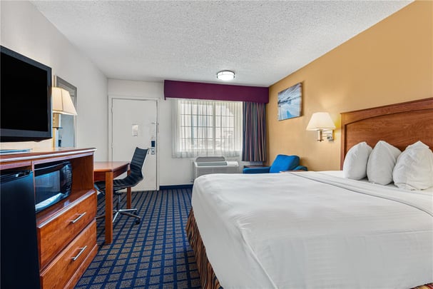 ADA Queen - Roll-In Shower