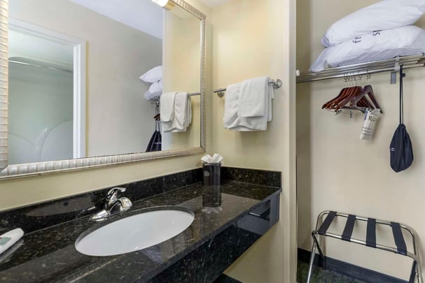 Suite Bathroom