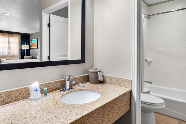 Double Queen - Guest Bath