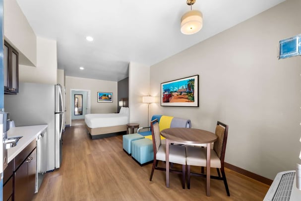 King Suite w/ Sofa Bed & Kitchenette