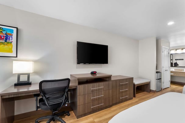 Large Double Queen w/ Sofa Bed