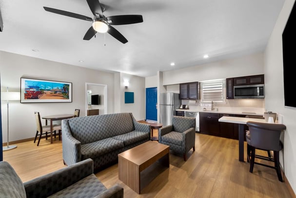 King Suite w/ Living Room & Kitchenette