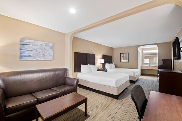 Double Queen w/ Sofa Bed