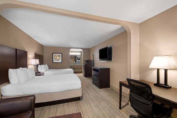 Double Queen w/ Sofa Bed