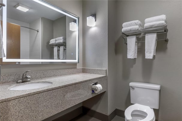 Double Queen Suite - Guest Bath