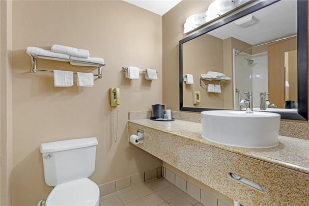 Double Queen - Guest Bath