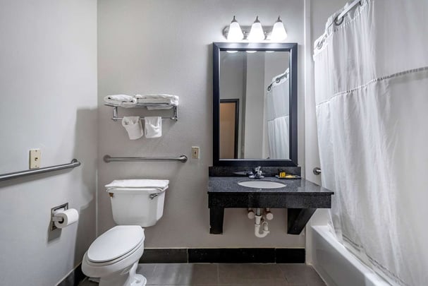 Accessible Two Queen Suite Bathroom