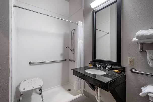 Accessible Two Queen Guest Room Bathroom